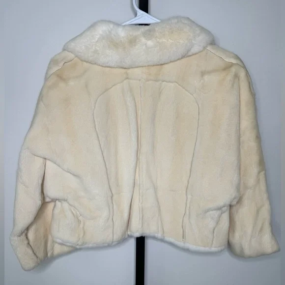 Louis Vuitton 100% Weasel Fur Cropped Jacket – Ivory – FR 38 (US 6) - Picture 6 of 16
